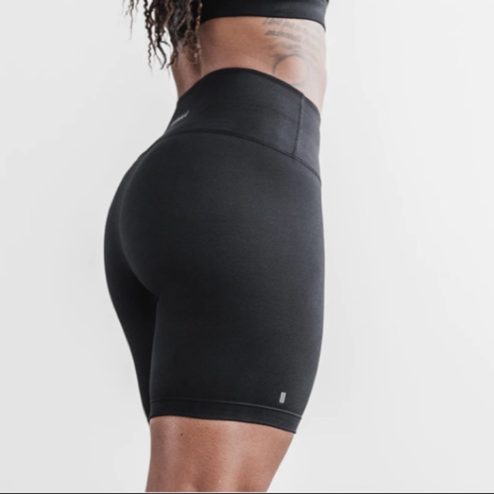 NoBull Matte Black 6” Shorts Size Small